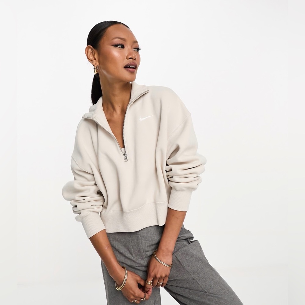 NIKE SPORTSWEAR PHOENIX FLEECE OVERSIZED HALF-ZIP CROP SWEATSHIRT. Beige. Small.